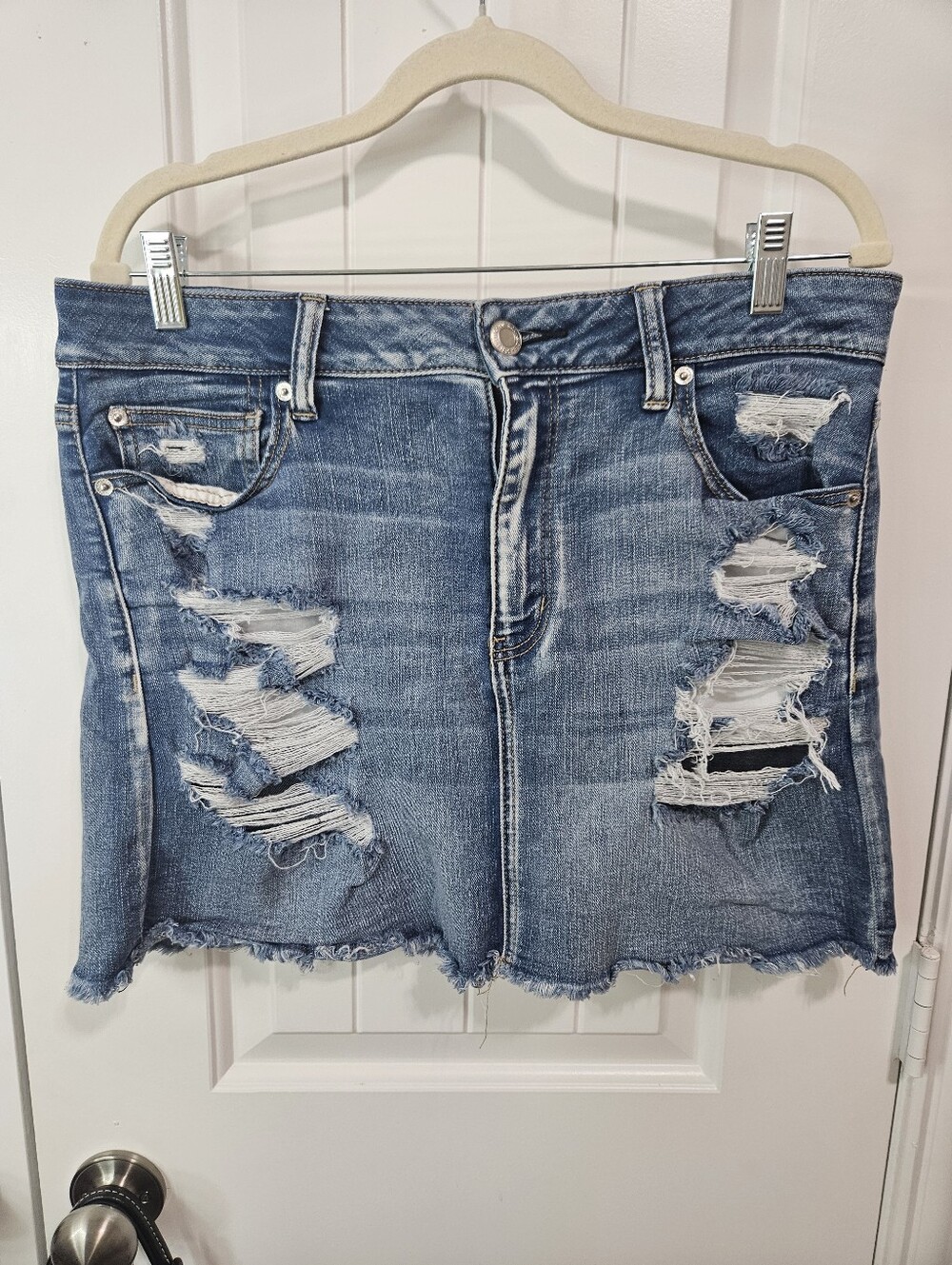 American Eagle Distressed Denim Mini Skirt sz L 14 Next Level Stretch